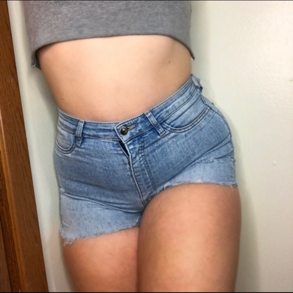 H&M Light Wash Distressed Denim Jean Shorts Size 8 - Picture 2 of 4